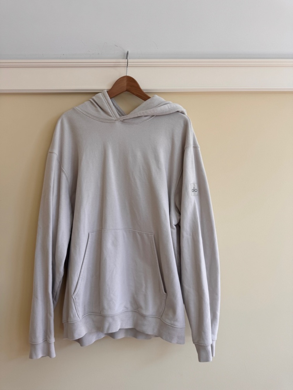 ALO Yoga Men’s Light Beige Pullover Hoodie